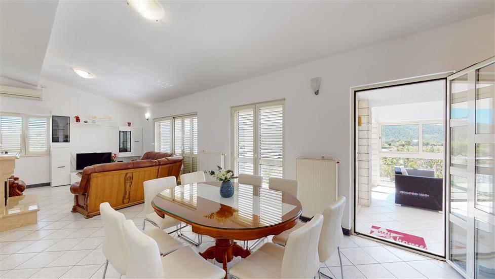 House K1, for 12 persons