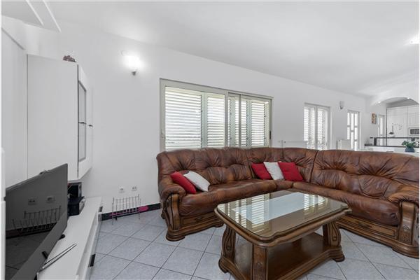 House K1, for 12 persons