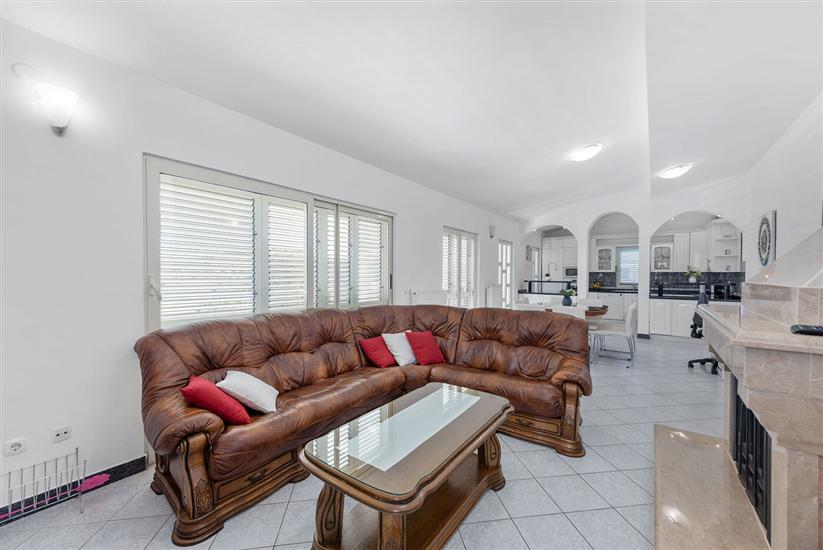 House K1, for 12 persons