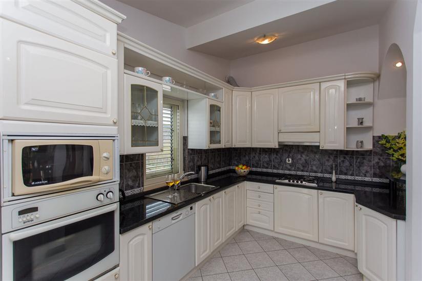 House K1, for 12 persons