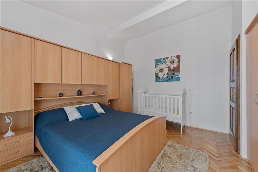 House K1, for 12 persons