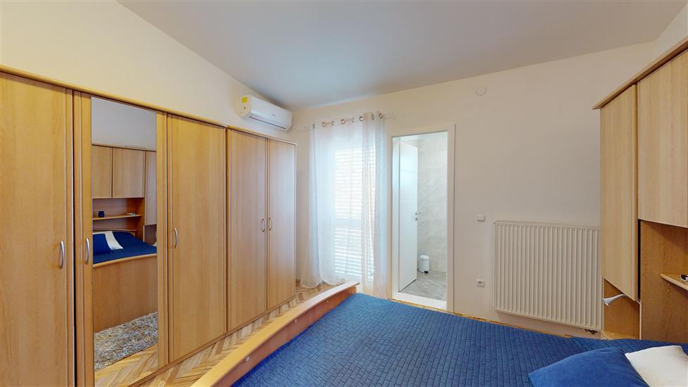 House K1, for 12 persons