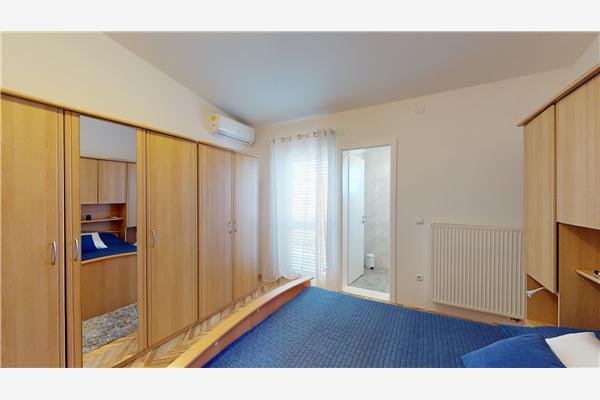 House K1, for 12 persons