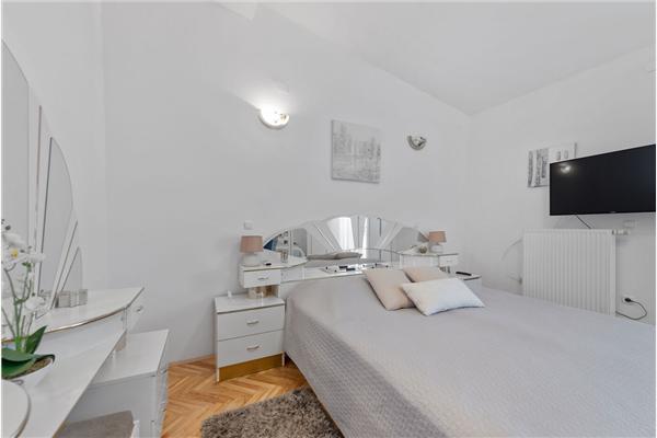 House K1, for 12 persons