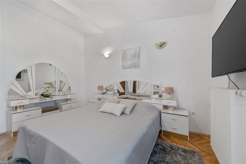 House K1, for 12 persons