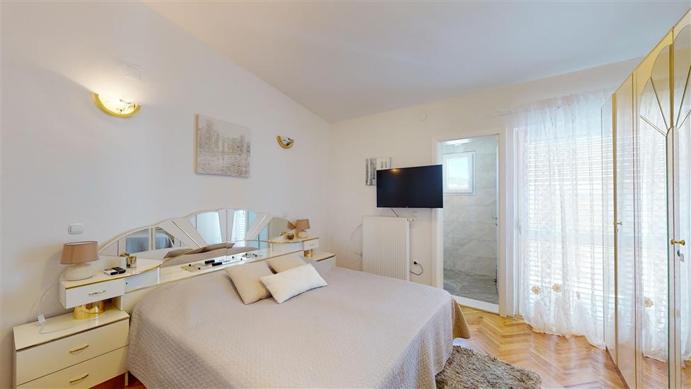 House K1, for 12 persons