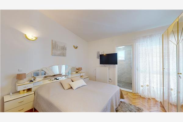 House K1, for 12 persons