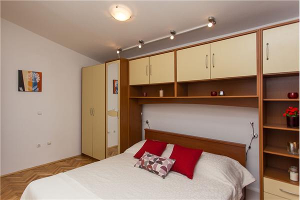 House K1, for 12 persons