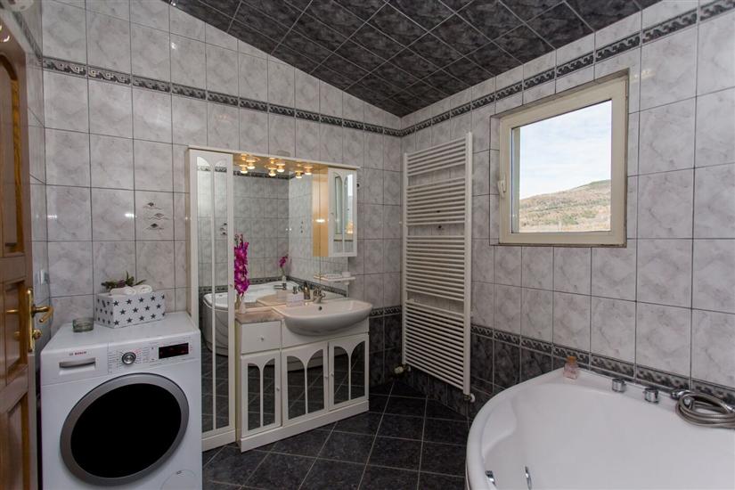 House K1, for 12 persons