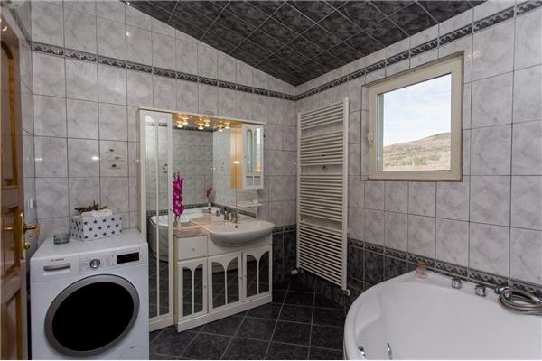 House K1, for 12 persons