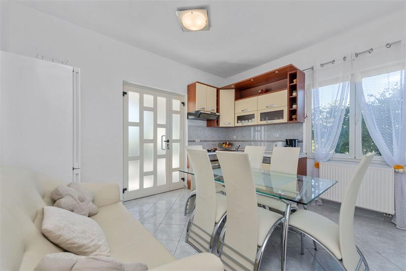 House K1, for 12 persons