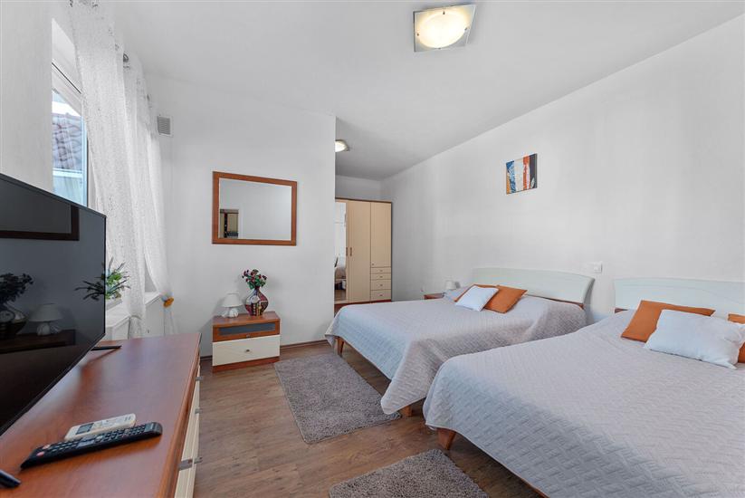 House K1, for 12 persons