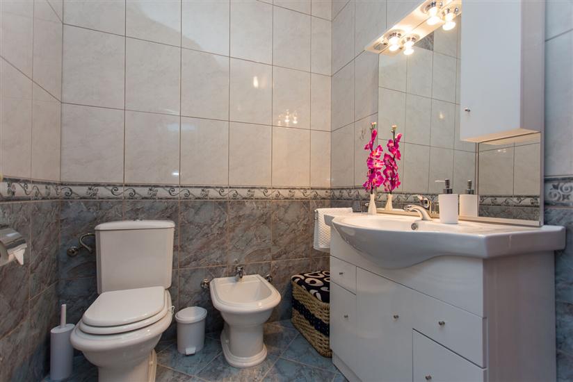 House K1, for 12 persons