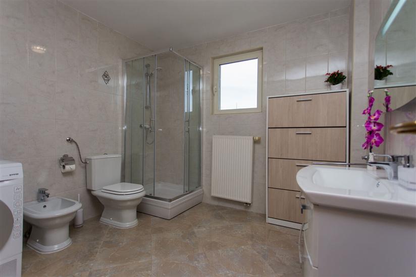 House K1, for 12 persons