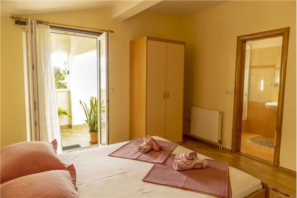 Apartment A1, for 6 persons