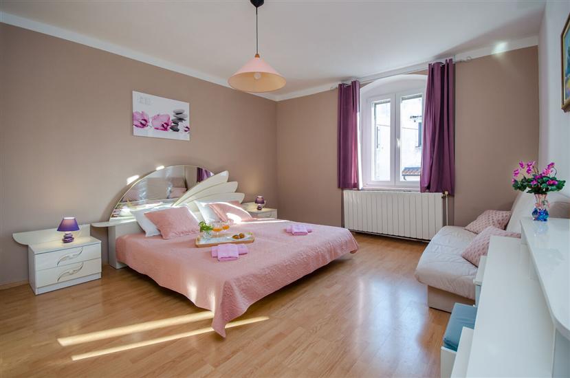 Apartment A2, for 6 persons