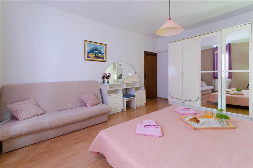 Apartment A2, for 6 persons