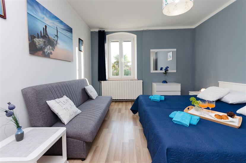 Apartment A2, for 6 persons