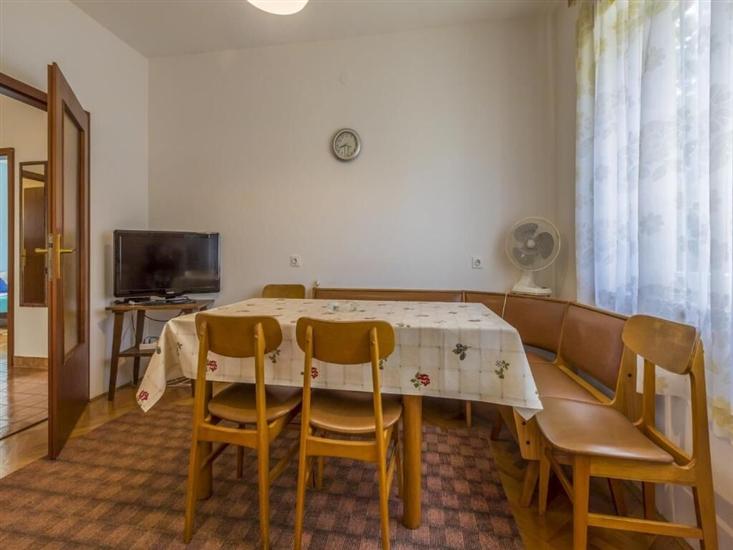 Apartment A1, for 7 persons