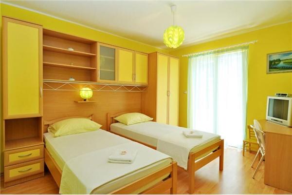 Apartment A1, for 6 persons