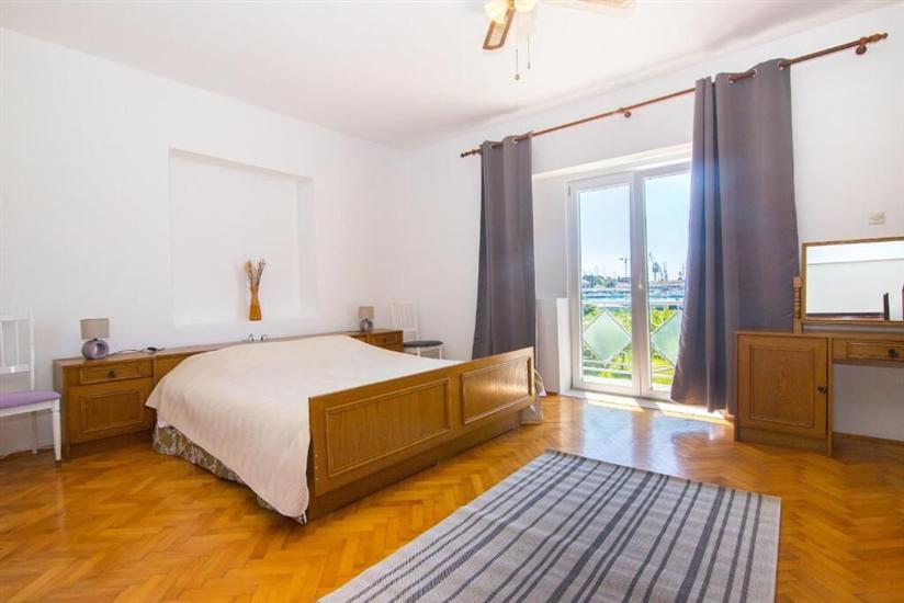 House K1, for 10 persons