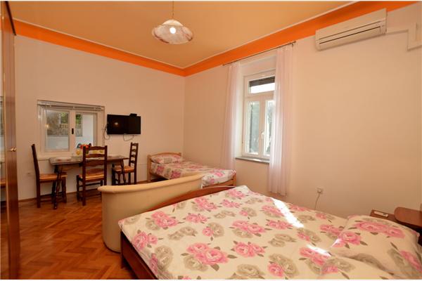 Apartment A2, for 3 persons