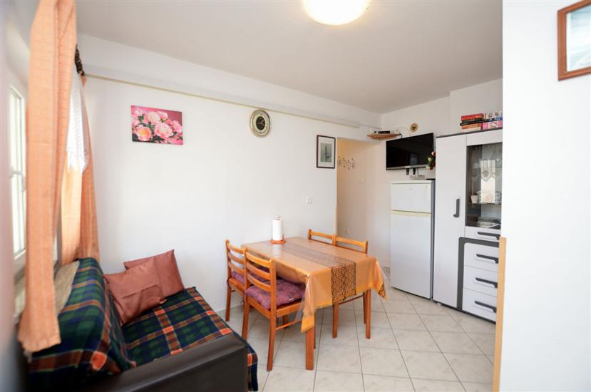 Apartment A1, for 5 persons