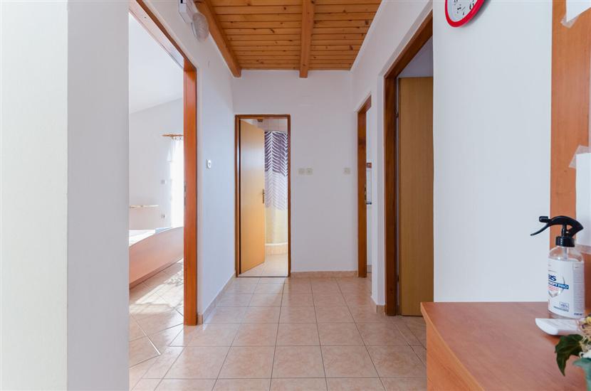 Apartment A1, for 5 persons