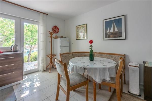 Apartment A1, for 5 persons