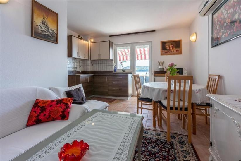 Apartment A2, for 5 persons