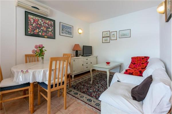 Apartment A2, for 5 persons