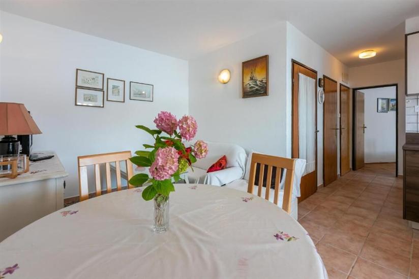 Apartment A2, for 5 persons