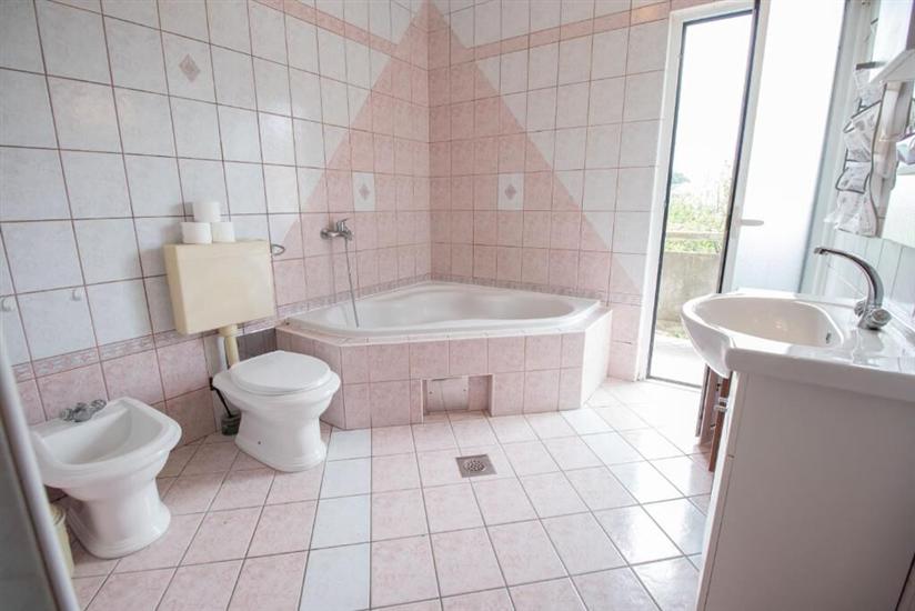 Apartment A1, for 5 persons