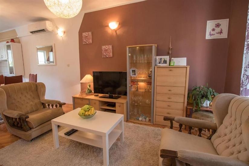 Apartment A1, for 5 persons