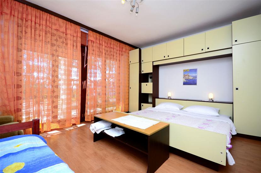 Apartment A1, for 5 persons