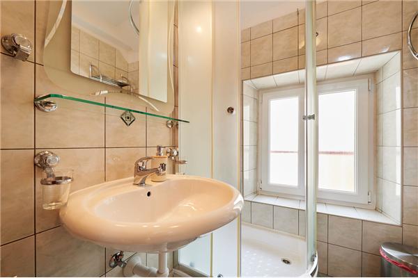 Room S1, for 2 persons