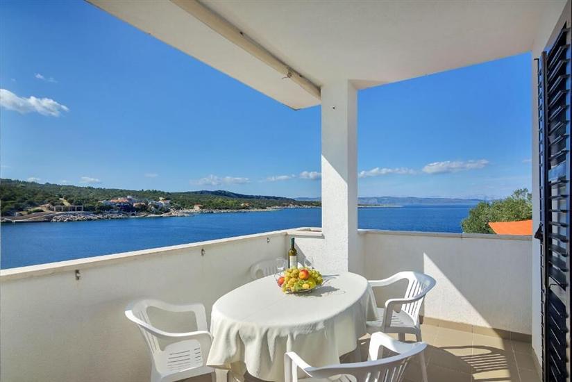 Apartment A7, for 8 persons