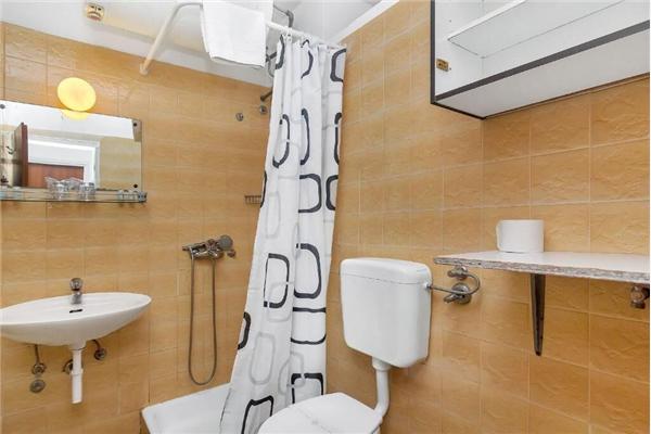 Apartment A7, for 8 persons