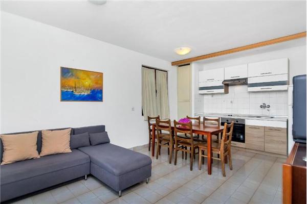 Apartment A7, for 8 persons