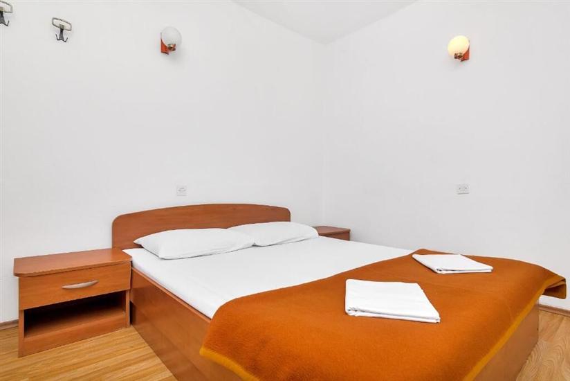 Apartment A7, for 8 persons