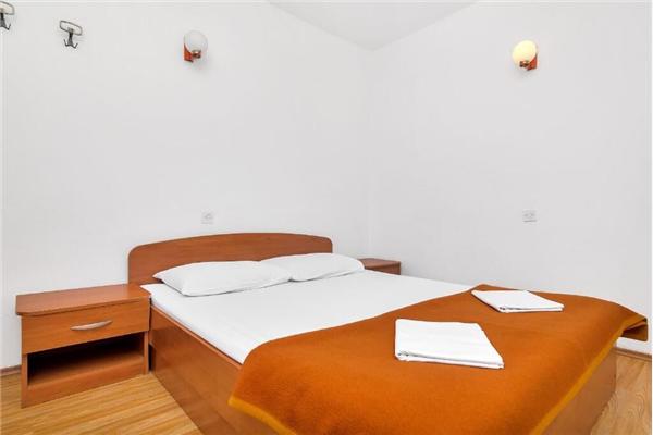 Apartment A7, for 8 persons