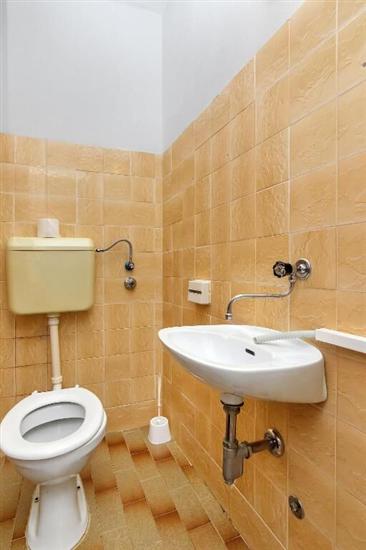 Apartment A7, for 8 persons