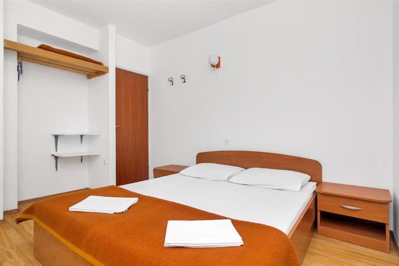 Apartment A7, for 8 persons