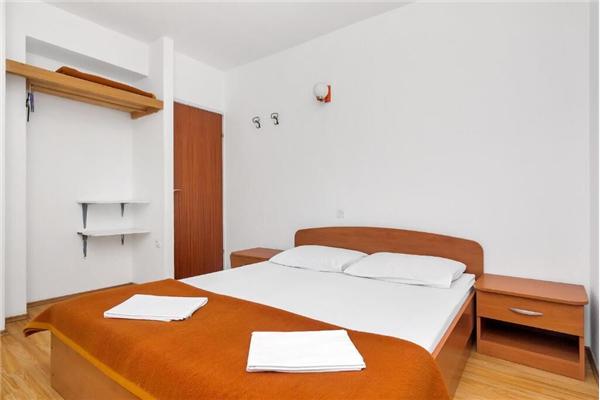 Apartment A7, for 8 persons