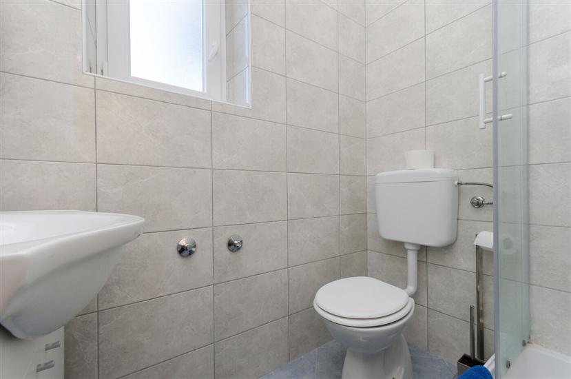 Apartment A1, for 5 persons