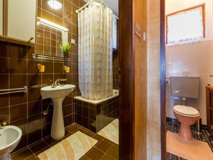 Apartment A1, for 5 persons