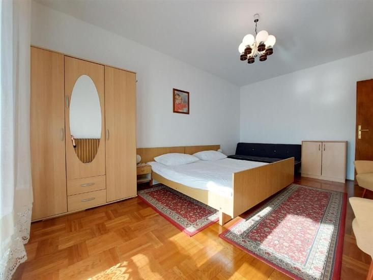 Apartment A1, for 5 persons