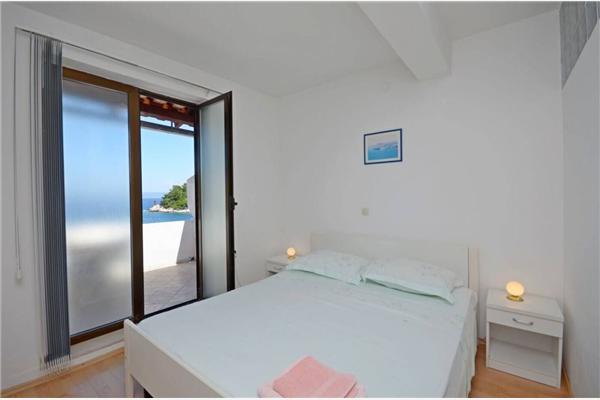 Room S1, for 2 persons