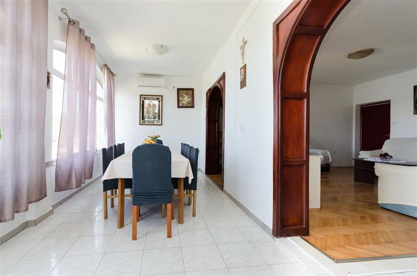 Apartment A2, for 8 persons