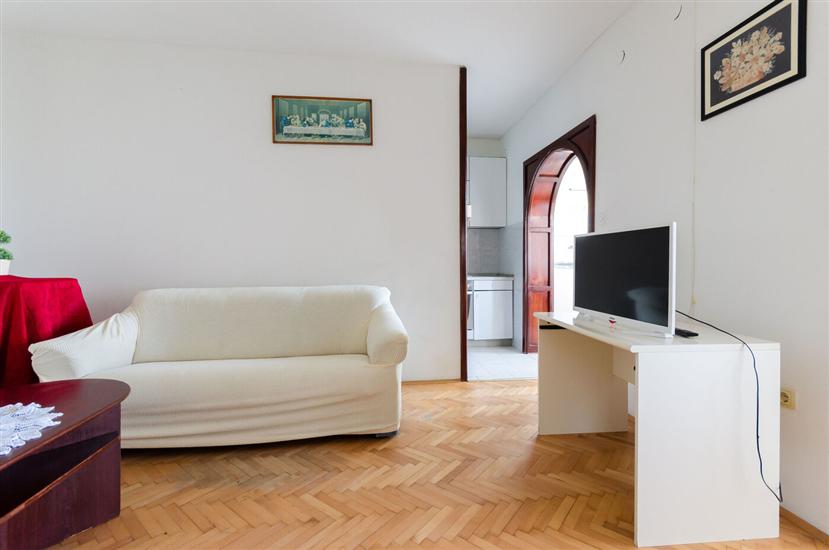 Apartment A2, for 8 persons